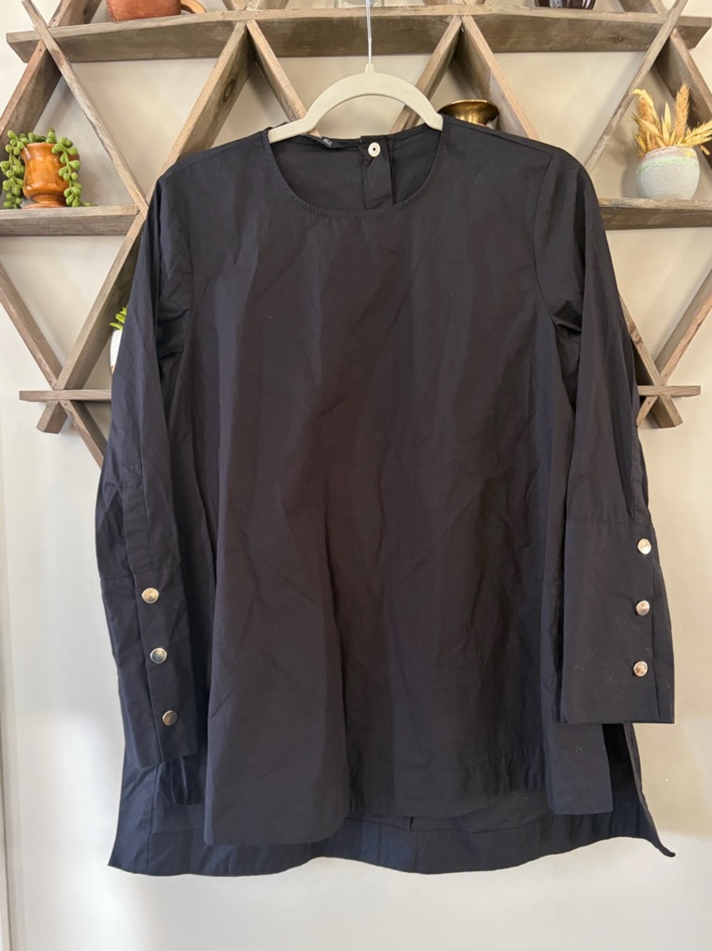 Zara Women Black Snap
Button 100% cotton Top. Size Medium.